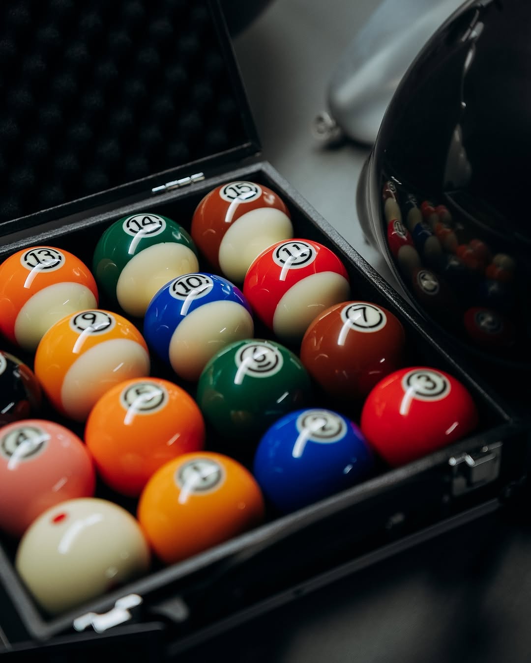 🎱Ogni partita inizia da qui.
Le palle sono pronte, la valigetta aperta…
Da Billiard Suite, precisione e passione non sono mai lasciate al caso. ✨

🎱 Vieni a vivere l’esperienza il tuo tavolo ti aspetta.

📩 Contattaci: DM o 📲 +39 377 8296252